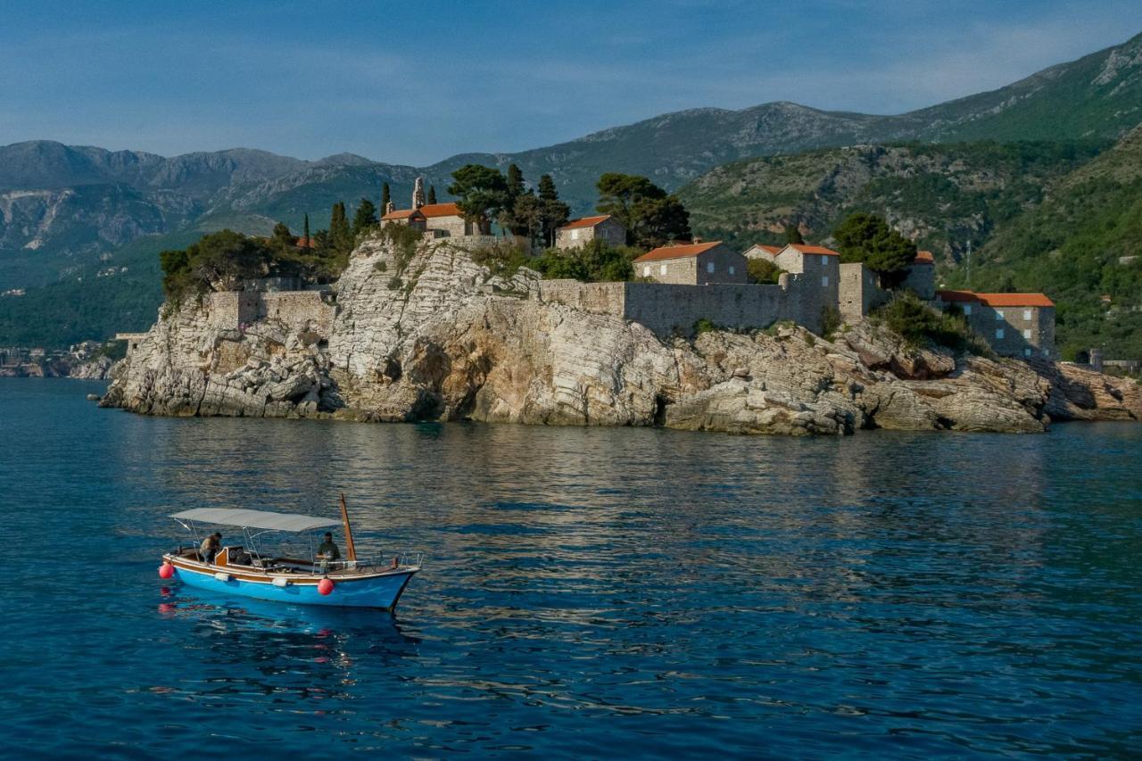 Botel Gringo Boat